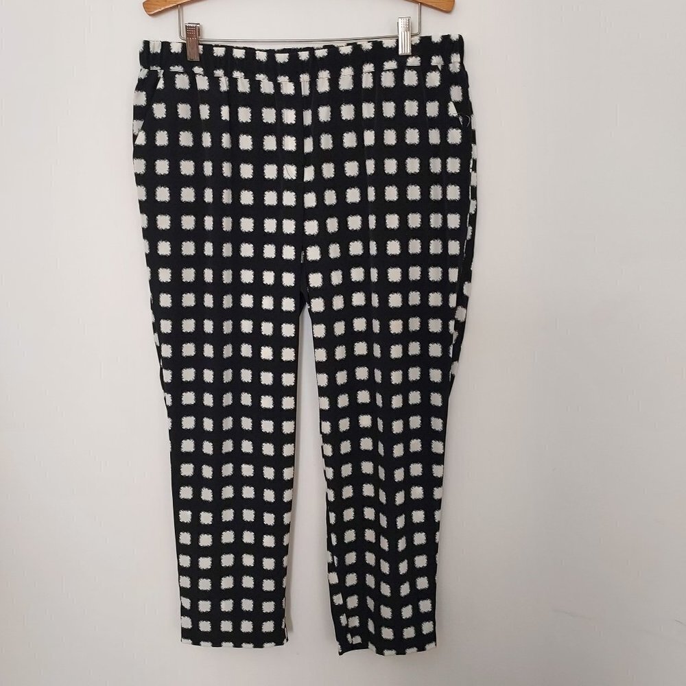 Chico's Hash Dot Ankle Slim Pull On Black & White Pants